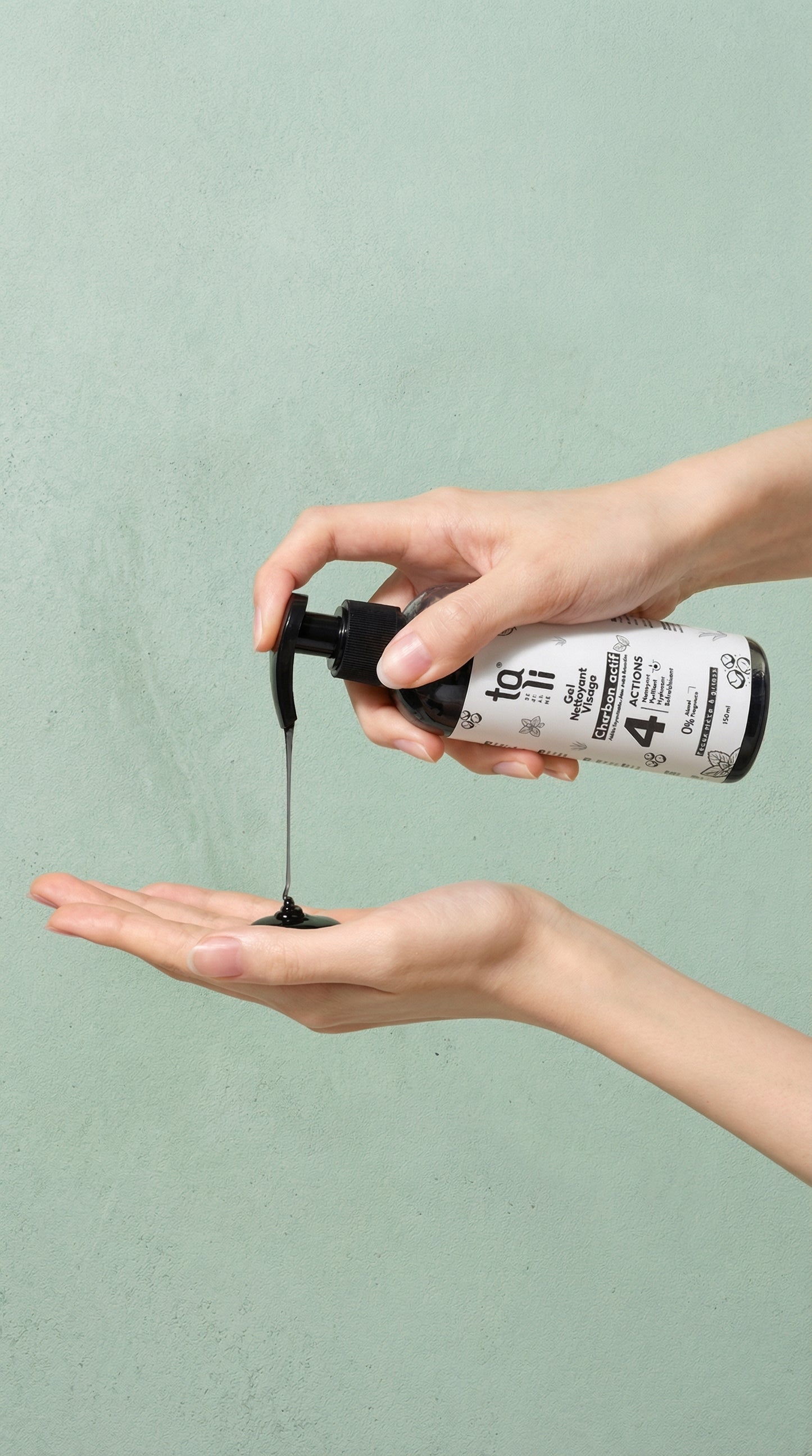 GEL NETTOYANT PURIFIANT AU CHARBON ACTIF